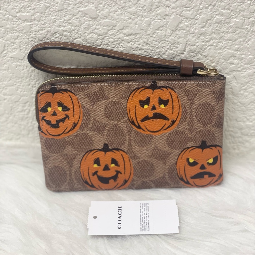 NWT Coach Corner Zip Wristlet In Signature Canvas With Halloween Print CCL20 - Picture 7 of 11